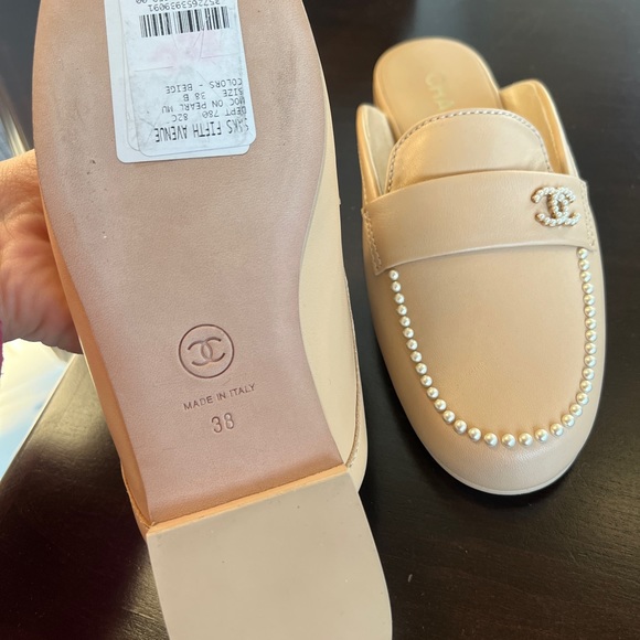 Brand New! Chanel 20P Beige Lambskin Pearl CC logo Backless slide Mule Loafer - Picture 5 of 8
